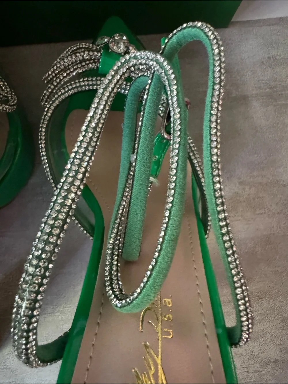 Elegant Green Patent Pointed-Toe Women’s Platforms with Crystal Detail